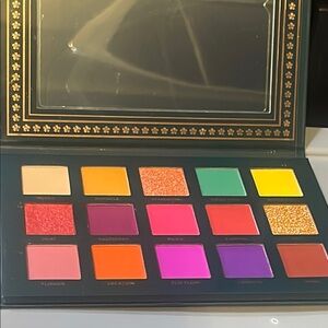 Ace Beauté Nostalgia Eyeshadow Palette